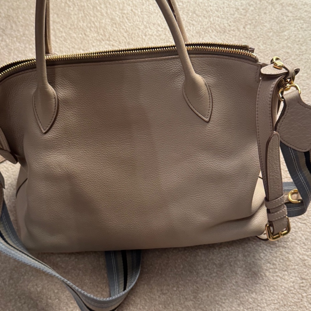 Prada bag - Picture 2 of 7